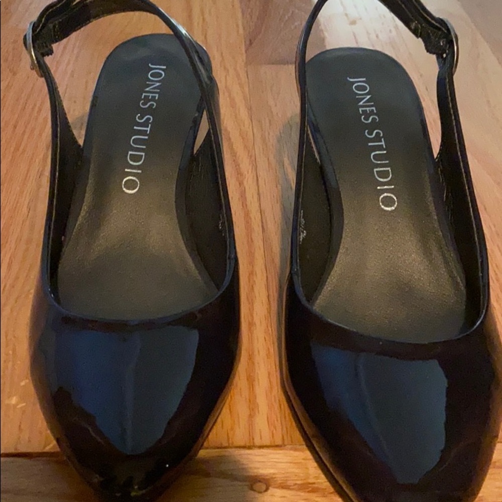 Sling back patten leather shoes